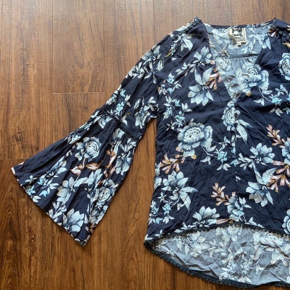 Anthropologie‎ Jaase bell sleeve top size small